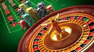 live789 ကစားသမား Wave Money ဖြင့် MMK ငွေထုတ်နေသောမြင်ကွင်း